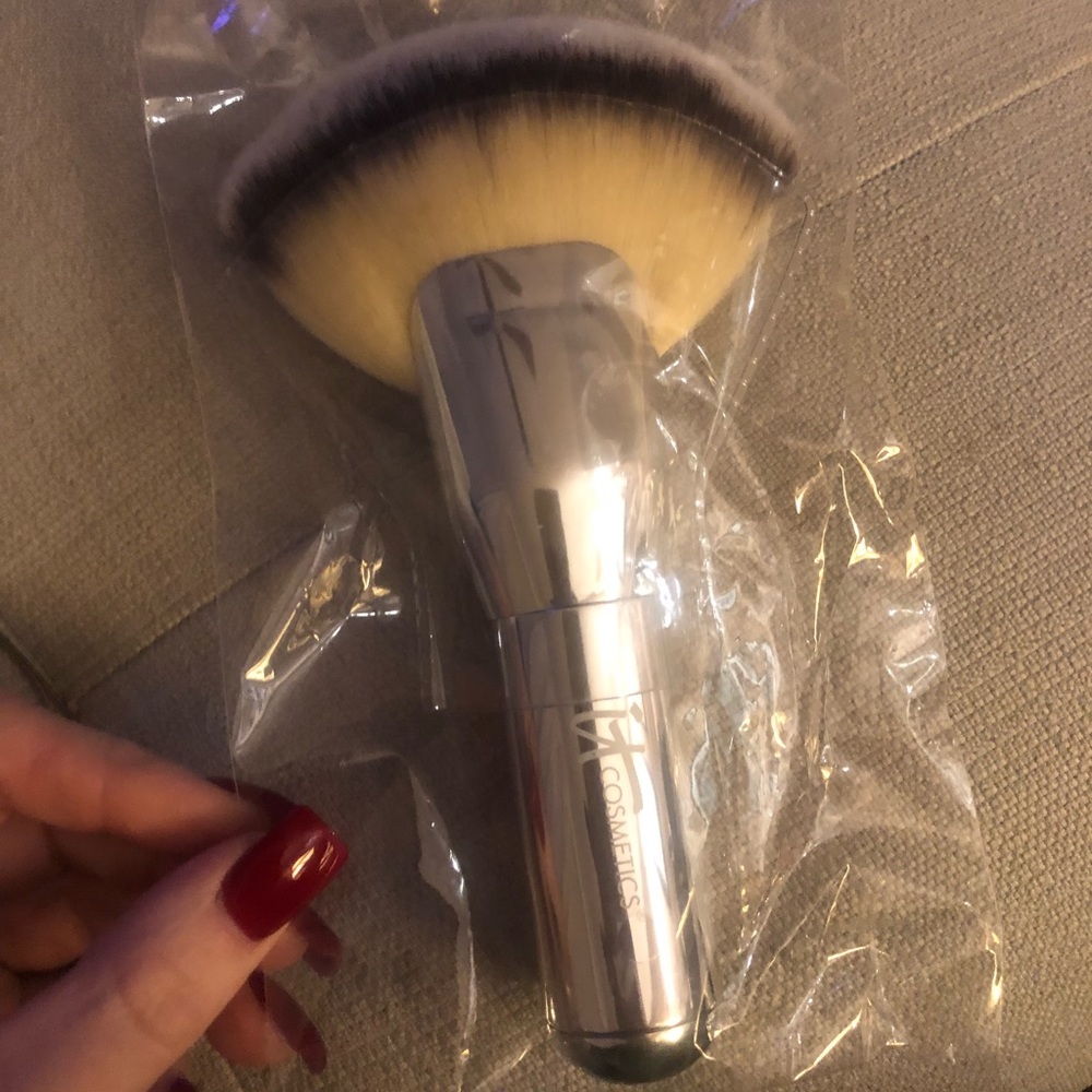 It Cosmetics Heavenly Luxe Mega Fan Brush